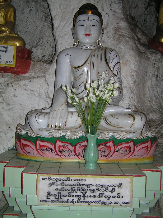 14-Pindaya-Bouddha.blanc.JPG